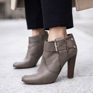 Chloe Leather Heeled Bootie Ankle Boot 9 39